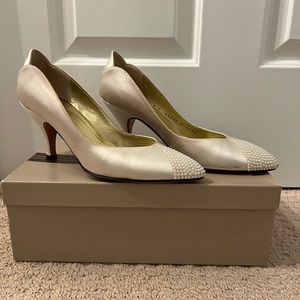 Bruno Magli Off-white Satin Pumps, Size 7